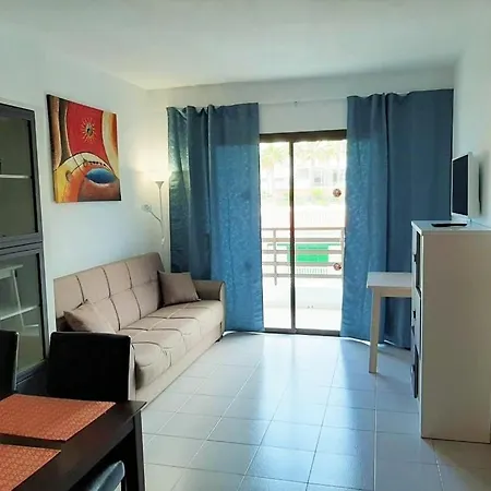 Apartamento 100 Meters From The Beach. *