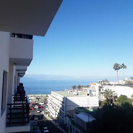 100 Meters From The Beach. Apartamento *