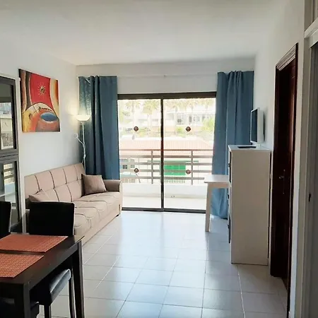 Apartmán 100 Meters From The Beach. *